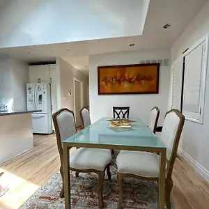 2 Bedroom Beaches Big Backyard Apartment Toronto