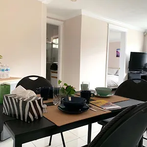 Villa Skytrain Suite: Comfort Near Metro & Downtown, Vancouver
